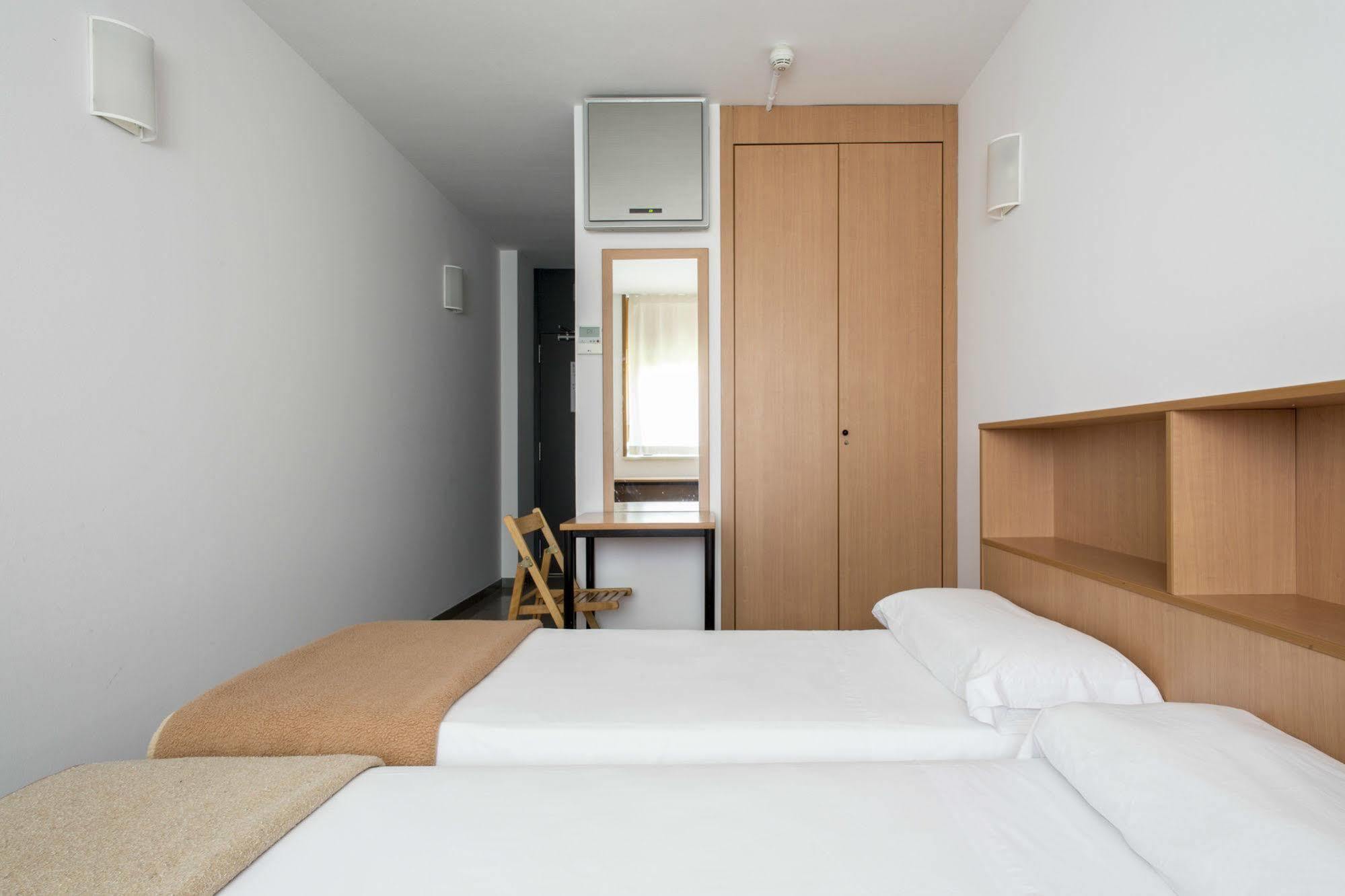 Residencia Universitaria Resa Campus De Montilivi Albergue *